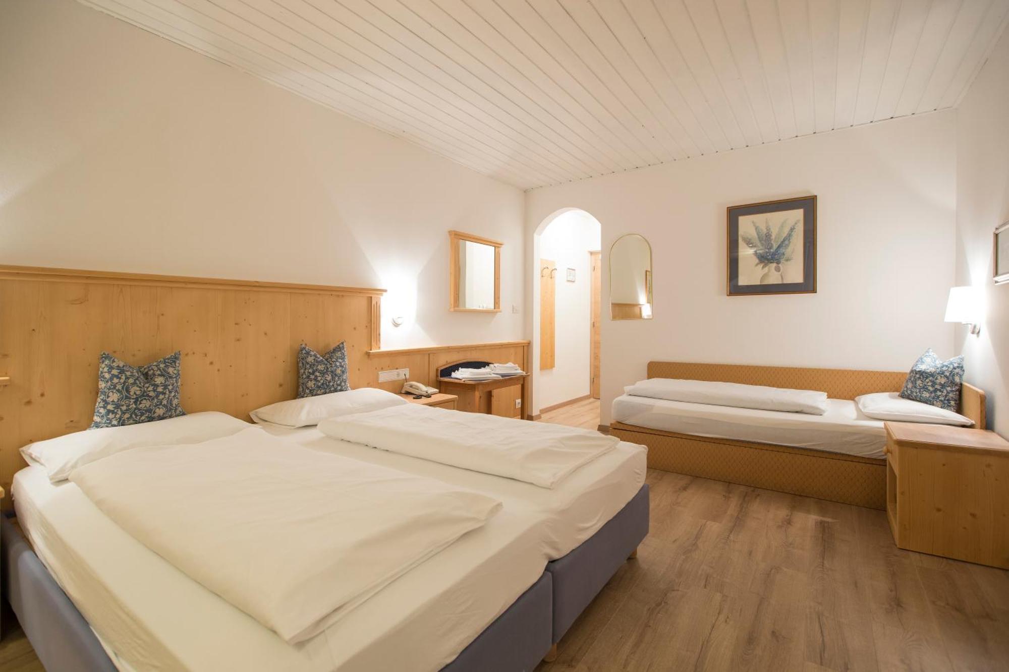 Hotel Krondlhof Brunico Bilik gambar